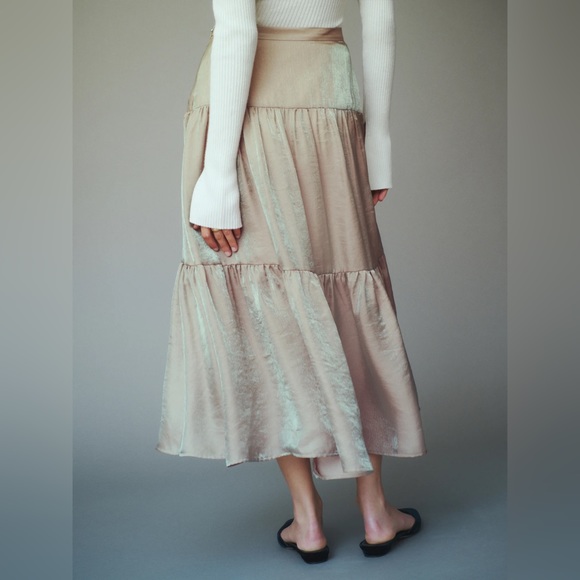 REFORMATION Adriana Midi Skirt NWT SIZE 8 CHAMPAGNE - Picture 2 of 9